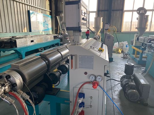 200-500mm একক প্রাচীর ঢেউতোলা পাইপ এক্সট্রুশন লাইন প্লাস্টিক PVC/PE/PP/PPR