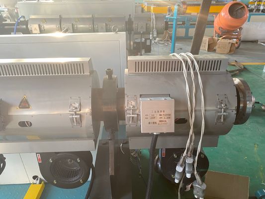 200-500mm একক প্রাচীর ঢেউতোলা পাইপ এক্সট্রুশন লাইন প্লাস্টিক PVC/PE/PP/PPR